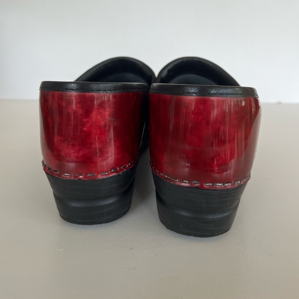 Sanita Women's Professional Ariana Mule Clog in Red Marbled Patent, size 41 - Picture 3 of 12